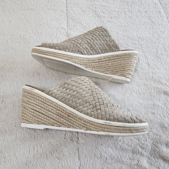 Bernie Mev. -Runs Small- Metallic Tan Slide Wedge Sandals size 38 6.5 6 - Picture 4 of 11